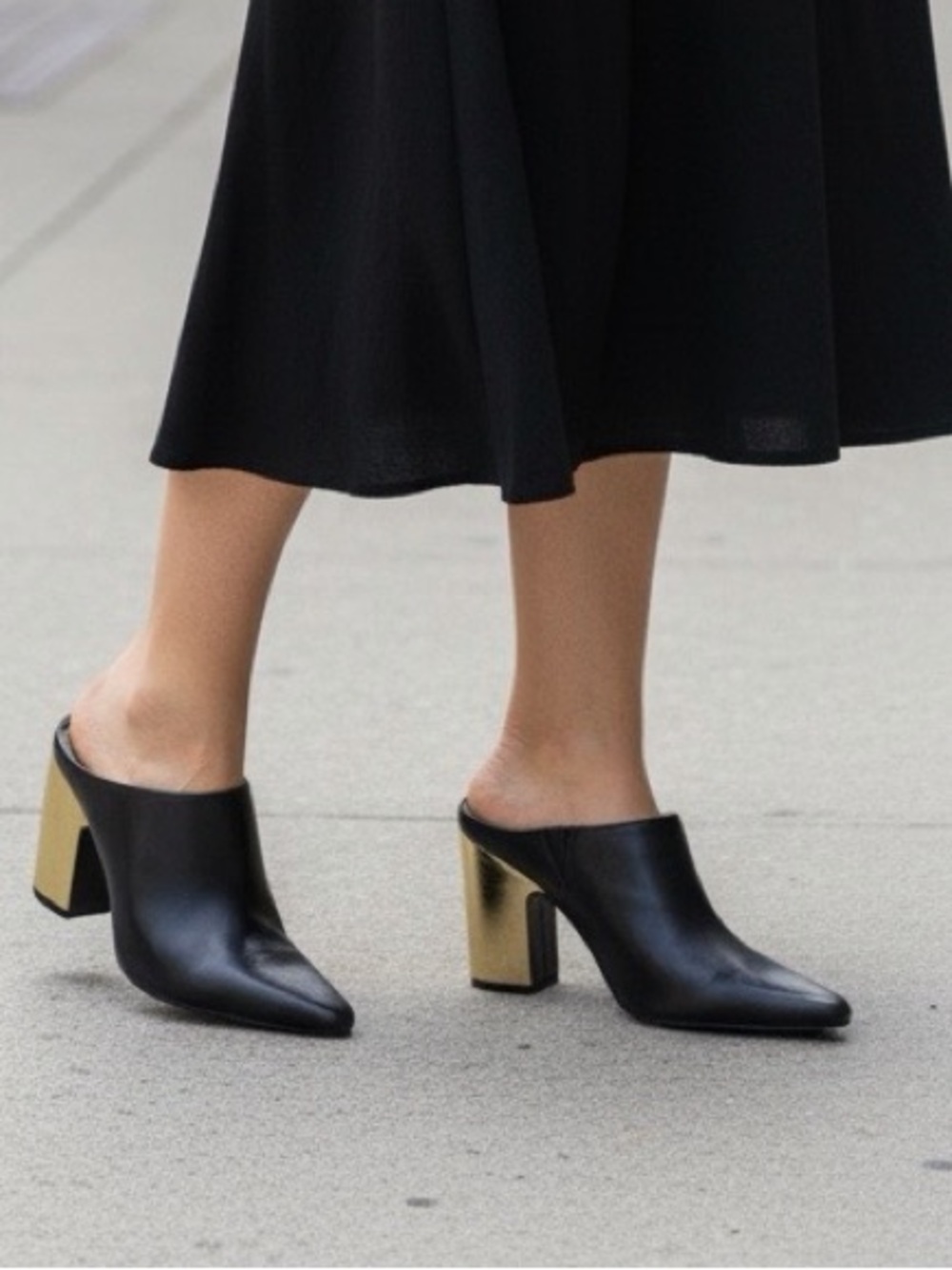 Worthington black heel pumps
